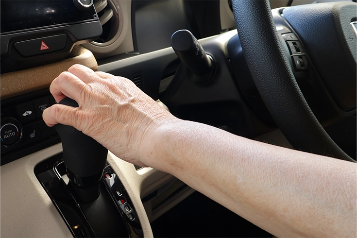 落ち着いた雰囲気のバー店内